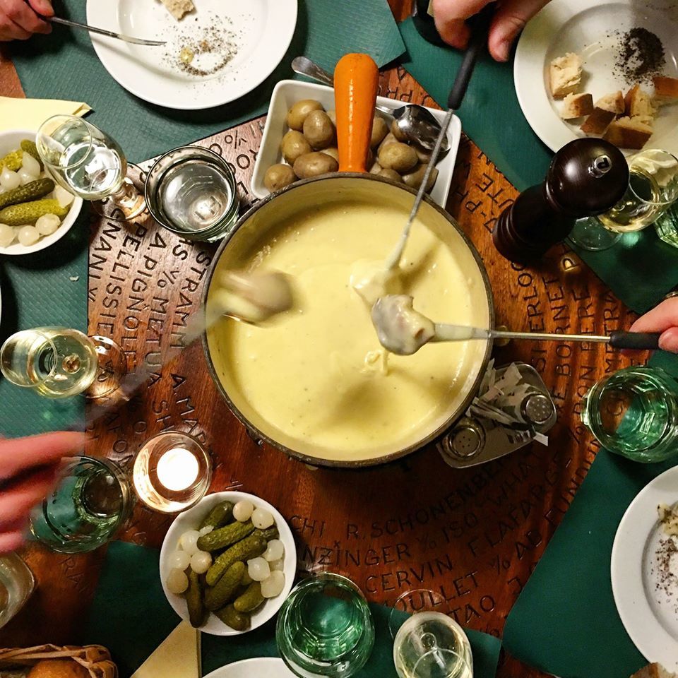 Foodetective · 6 Bonnes Adresses pour Manger une Fondue à Genève